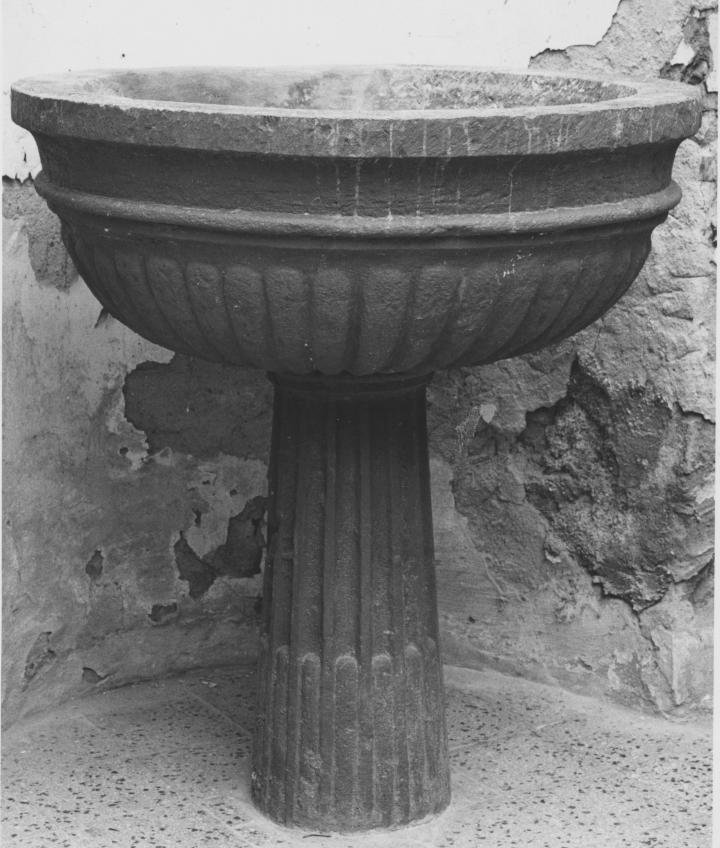 fonte battesimale - bottega lucana (sec. XIX)