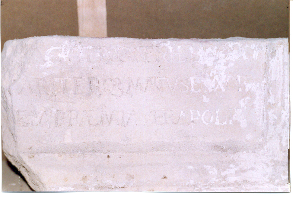 iscrizione (lapide, frammento) - ambito Italia meridionale (secondo quarto sec. XVI)