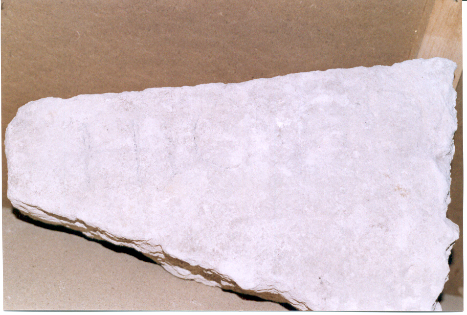 iscrizione (lapide, frammento) - ambito Italia meridionale (secondo quarto sec. XVI)