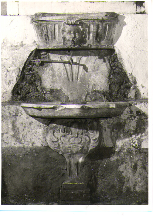 fontana - bottega Italia meridionale (sec. XVIII)