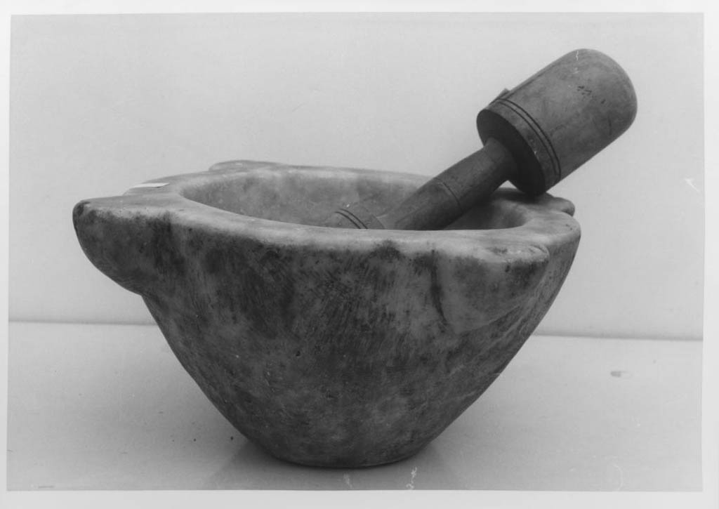 mortaio - bottega Italia meridionale (fine/inizio secc. XVIII/ XIX)