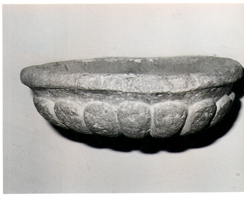 acquasantiera da parete - bottega lucana (prima metà sec. XIX)