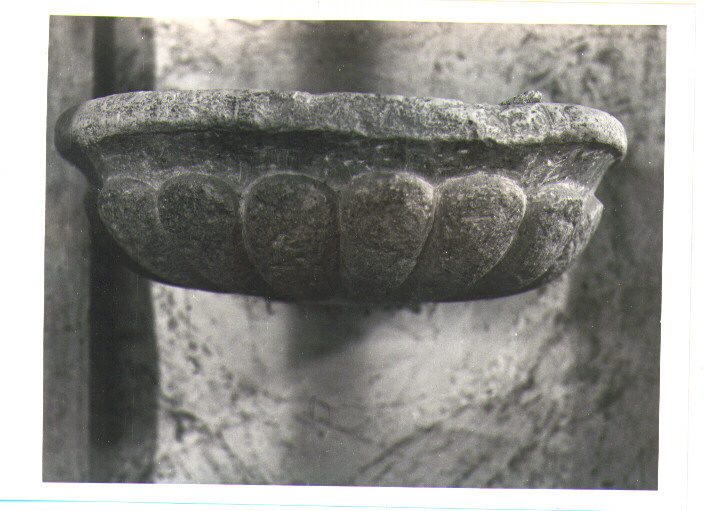 acquasantiera da parete - bottega lucana (prima metà sec. XIX)