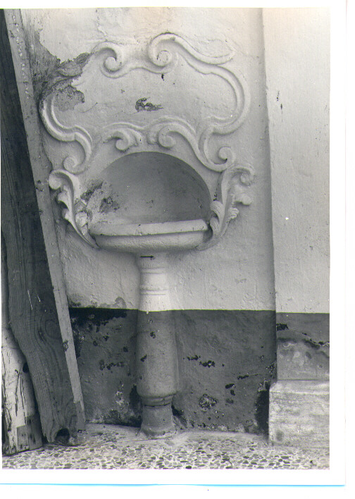 acquasantiera da parete - bottega lucana (sec. XVIII)