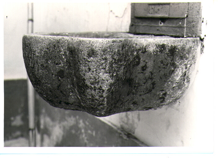 acquasantiera - a conchiglia - bottega lucana (fine/inizio secc. XVII/ XVIII)