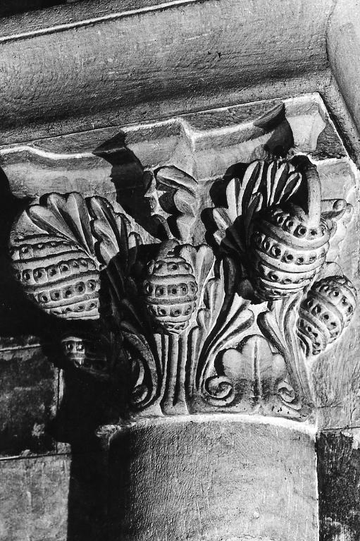 semicapitello - bottega pugliese (sec. XIII)