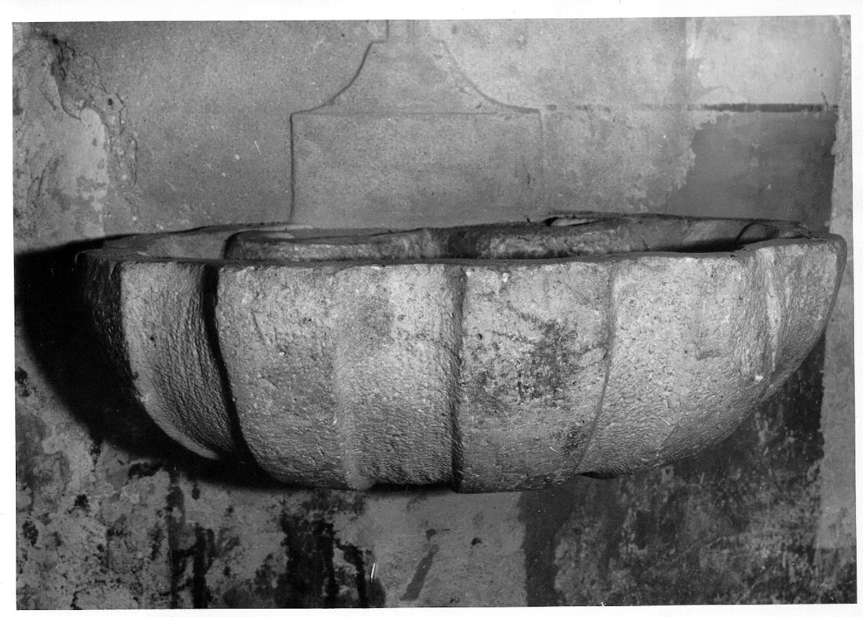 acquasantiera - a conchiglia - bottega lucana (sec. XIX)