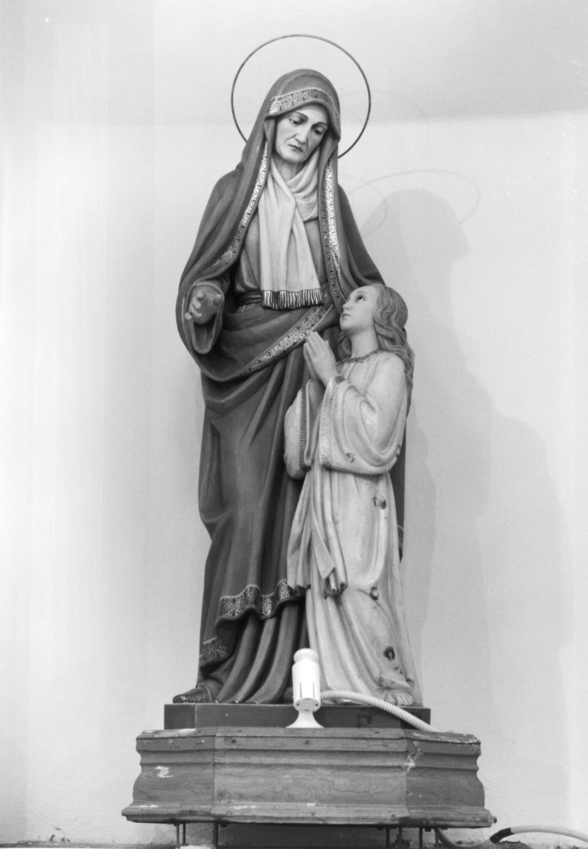 Maria Vergine bambina e Sant'Anna (gruppo scultoreo) di Stuflesser Giuseppe (prima metà sec. XX)
