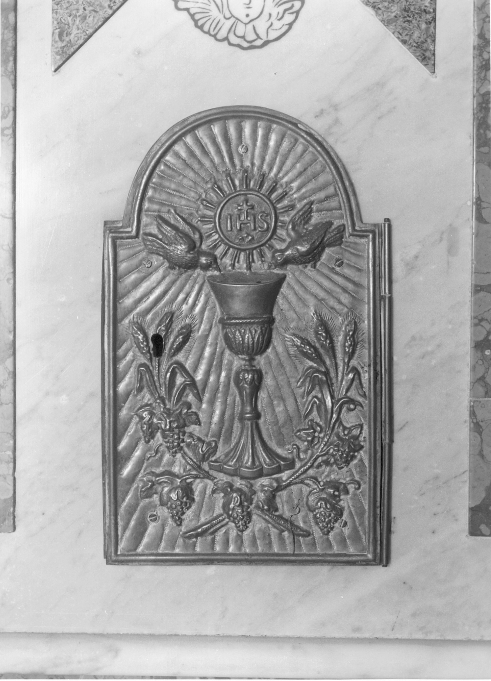 calice eucaristico (sportello di tabernacolo, elemento d'insieme) - bottega napoletana (sec. XX)