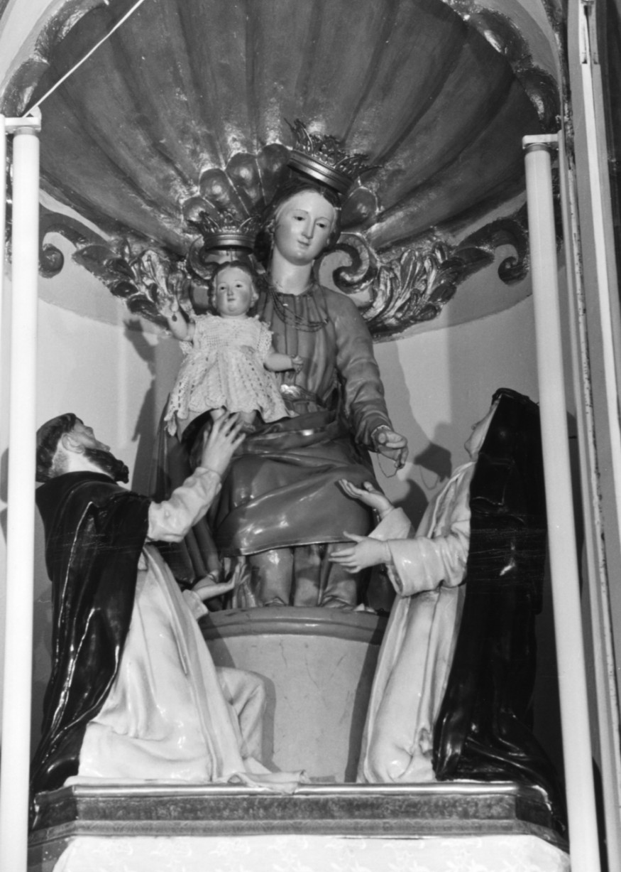 Madonna del Rosario con San Domenico e Santa Caterina da Siena (gruppo scultoreo) - bottega Italia meridionale (seconda metà sec. XIX)
