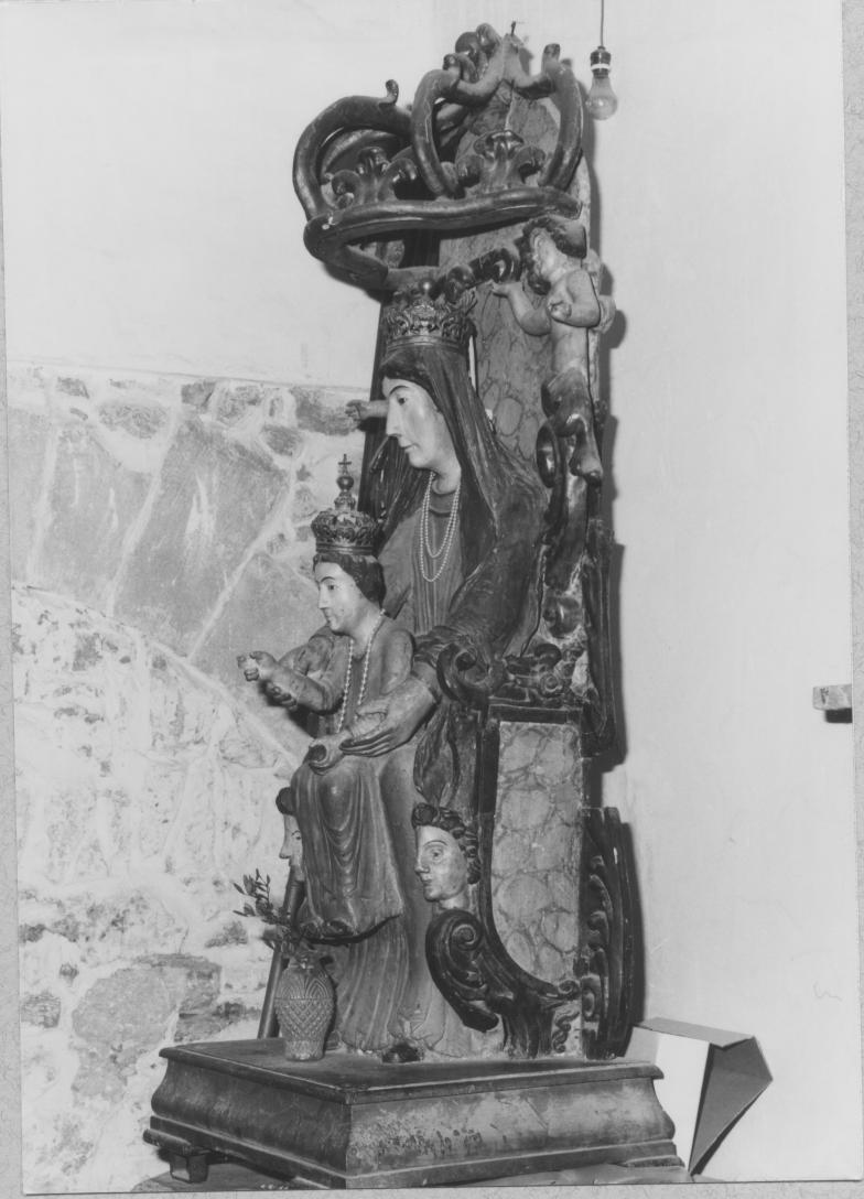 Madonna in trono con il Bambino e Angeli, Madonna in trono con Bambino (statua) - bottega pugliese, bottega napoletana (secc. XIV/ XVII)