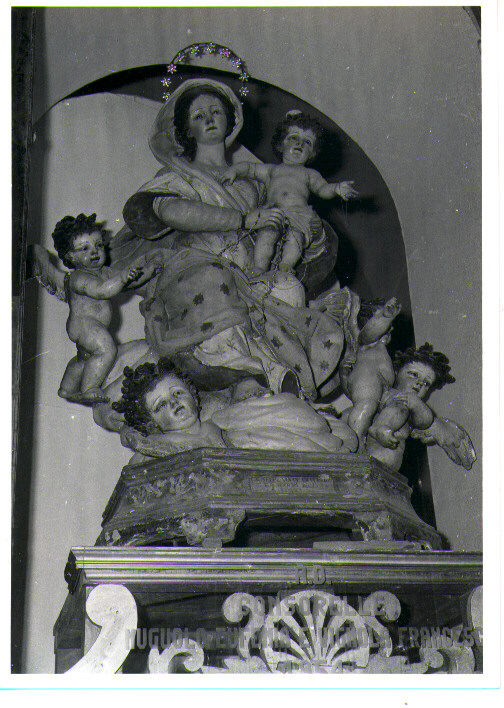 Madonna della Neve, Madonna con Bambino e angeli (gruppo scultoreo) - bottega Italia meridionale (sec. XIX)
