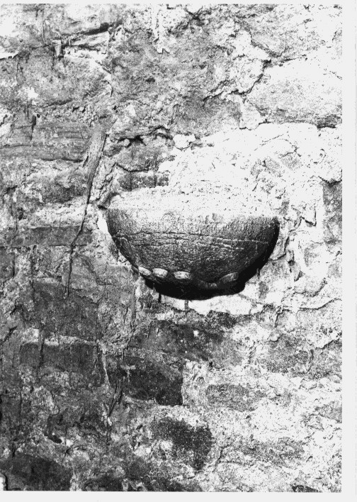 acquasantiera da parete - bottega Italia meridionale (sec. XII)