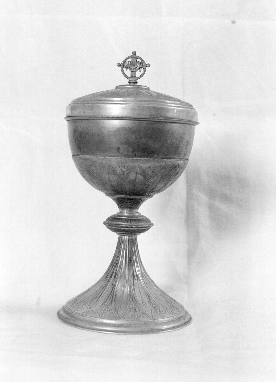 pisside - bottega Italia meridionale (metà sec. XX)