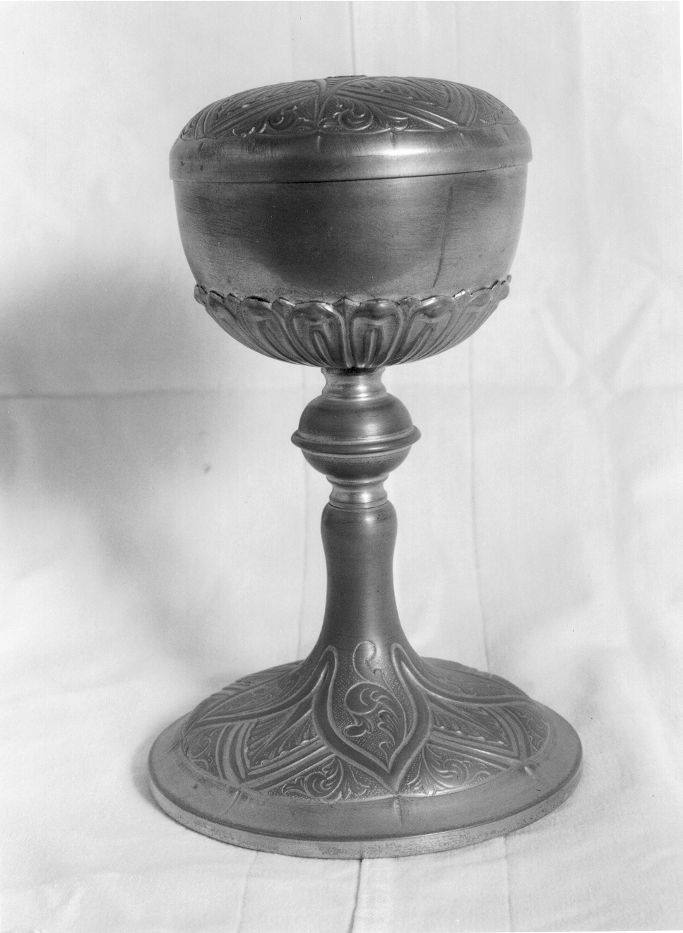 pisside - bottega napoletana (prima metà sec. XX)