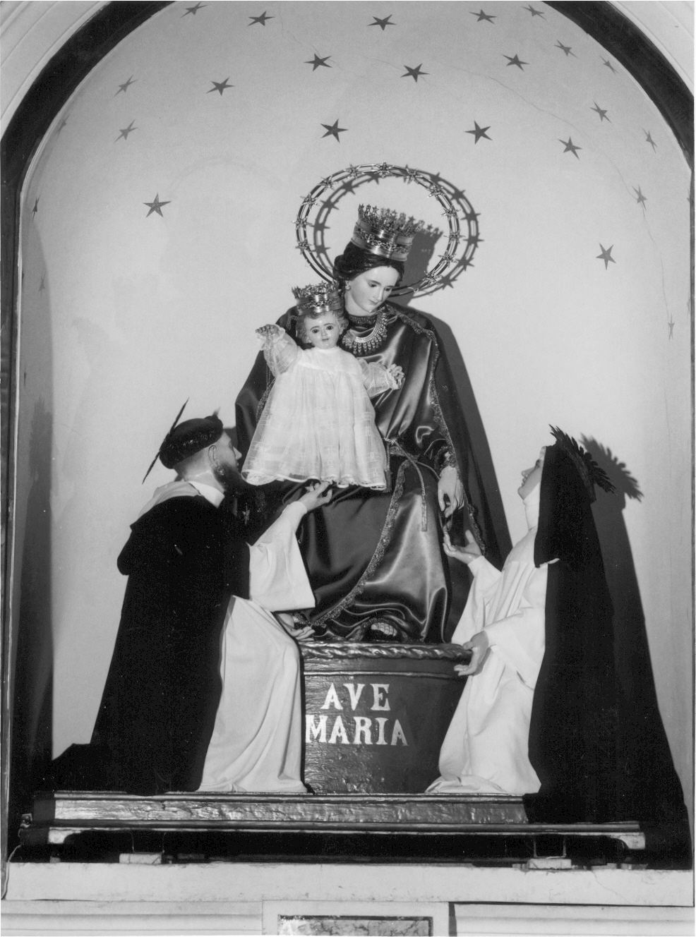 Madonna del Rosario con San Domenico e Santa Caterina da Siena (gruppo scultoreo) - bottega napoletana (fine sec. XIX)