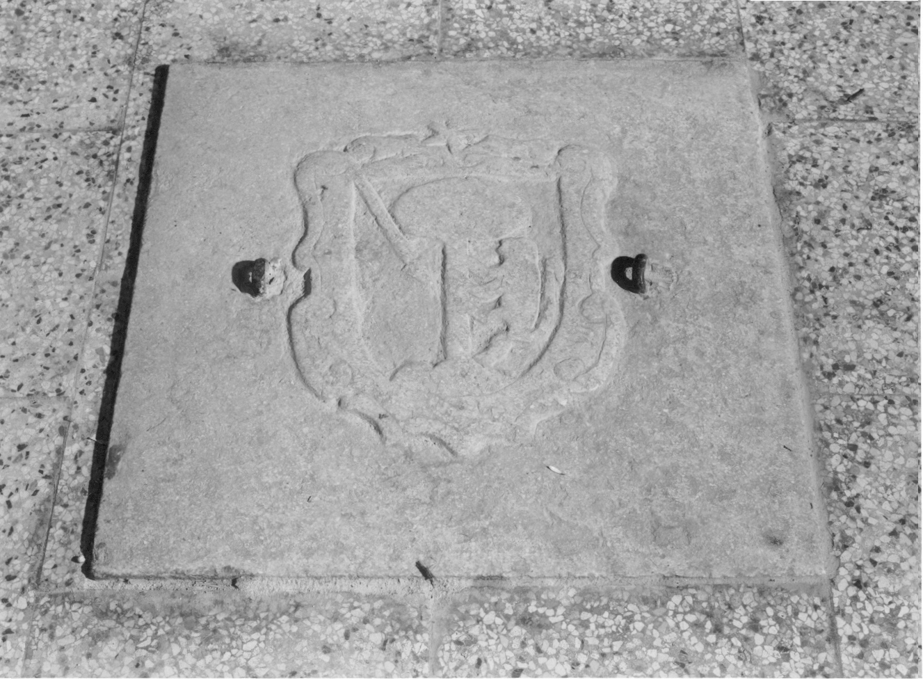 lapide tombale - bottega lucana (metà sec. XVII)