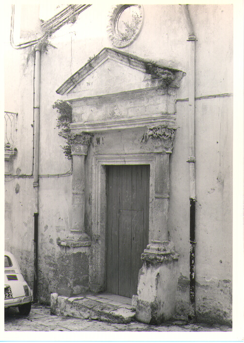 portale maggiore - bottega Italia meridionale (sec. XVI)