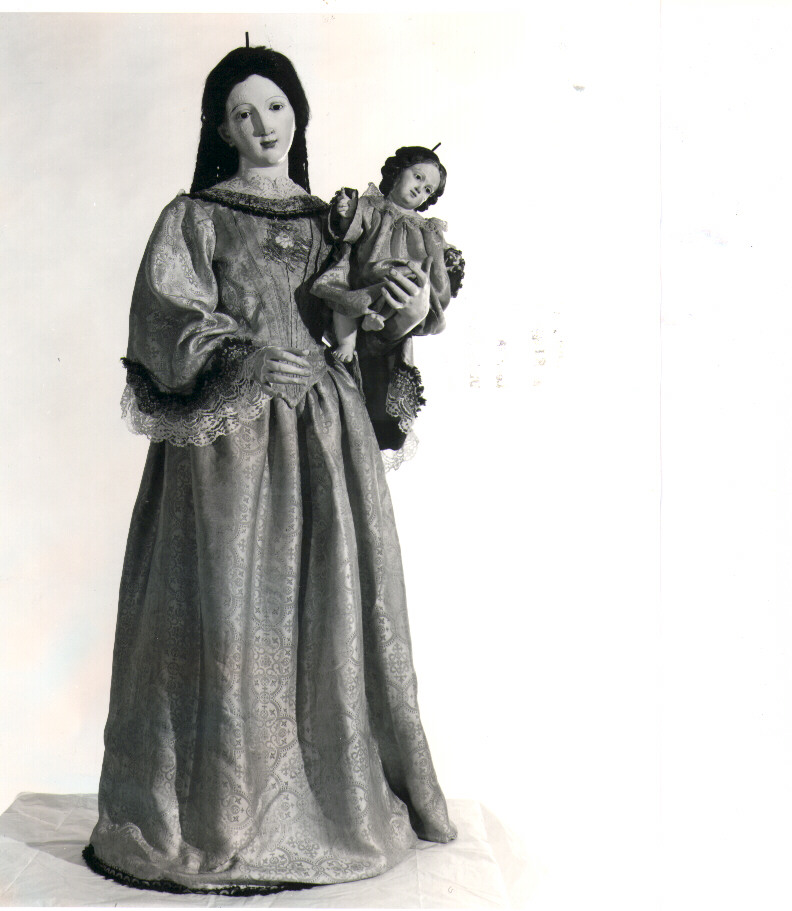 Madonna con Bambino (gruppo scultoreo) - bottega napoletana (sec. XIX)