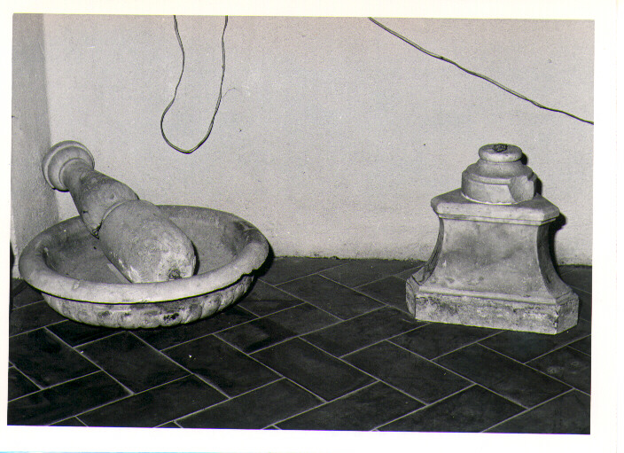 acquasantiera, frammento - bottega lucana (fine/inizio secc. XVIII/ XIX)