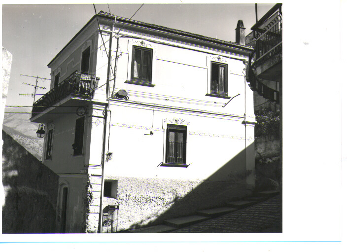 decorazione plastico-architettonica - bottega lucana (inizio sec. XX)