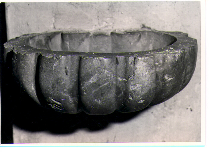 acquasantiera - a conchiglia - bottega Italia meridionale (sec. XVIII)