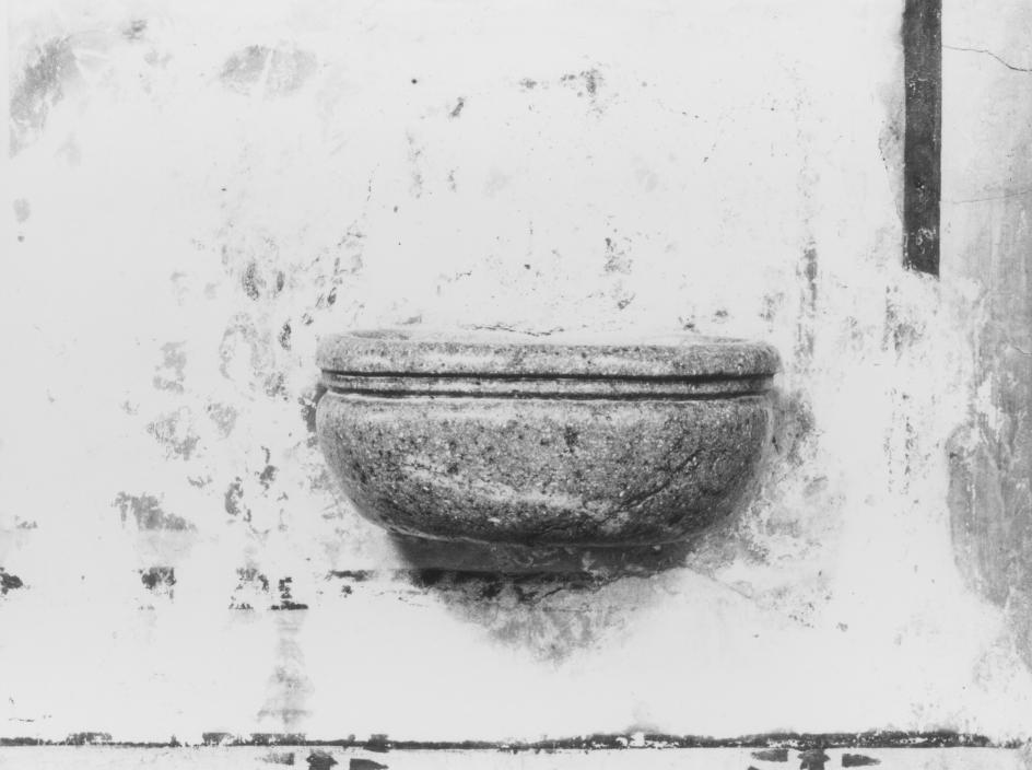 acquasantiera - bottega lucana (prima metà sec. XVIII)