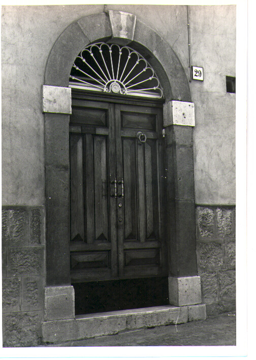 portale - bottega Italia meridionale (sec. XX)