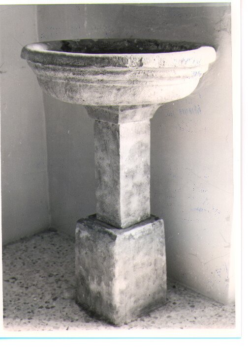 acquasantiera - bottega Italia meridionale (fine/inizio secc. XVI/ XVII)