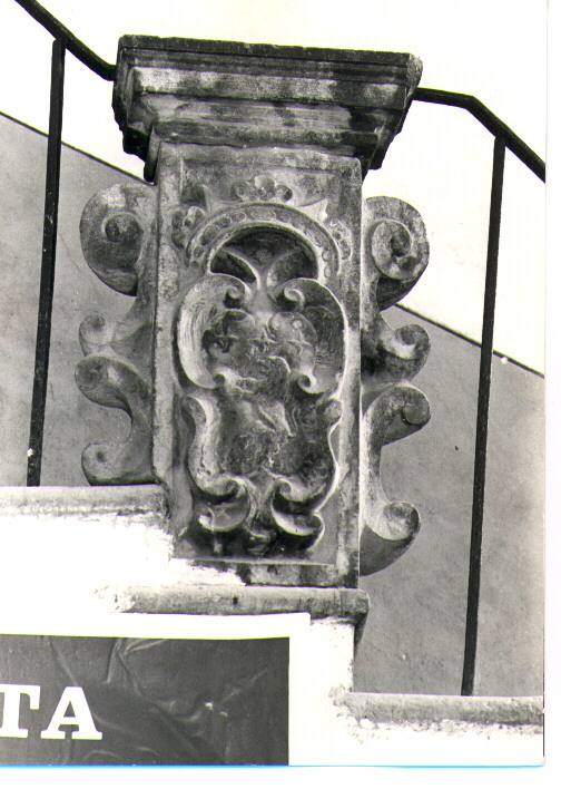 pilastrino di Scarrara Andrea (sec. XVIII)