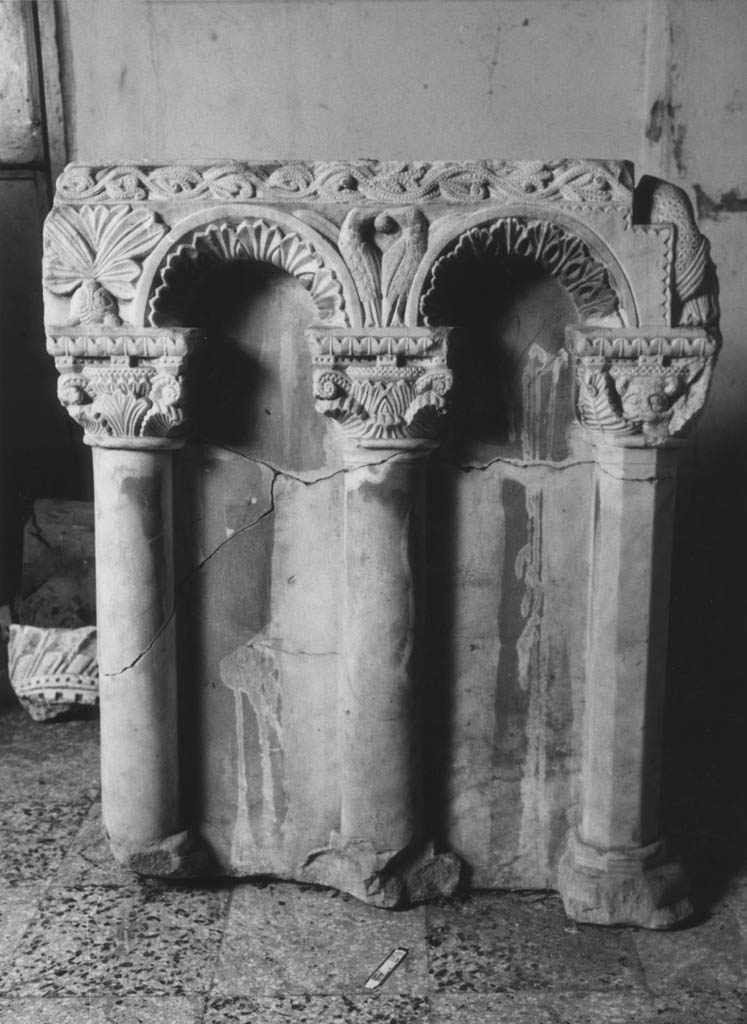 Coppia di archetti (scultura, frammento) - bottega Italia meridionale (fine/inizio secc. XII/ XIII)