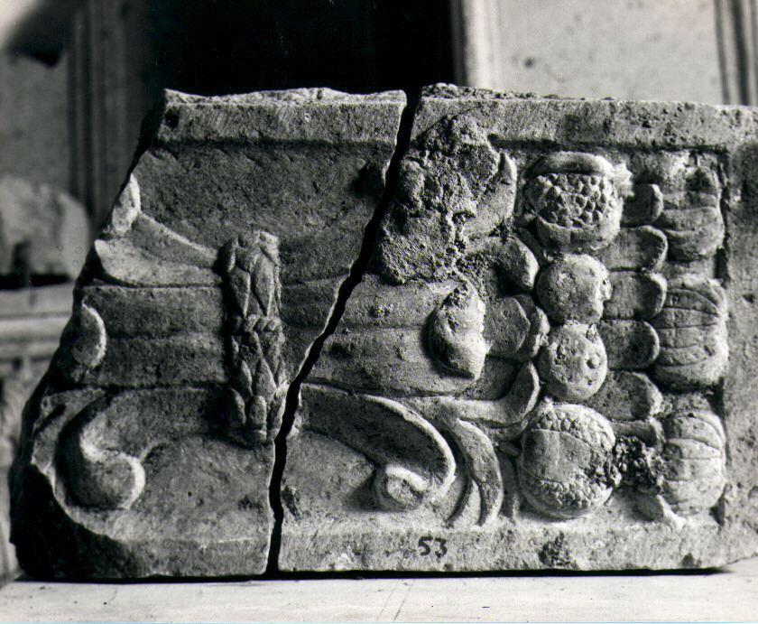 stipite, frammento - bottega Italia meridionale (sec. XVI)