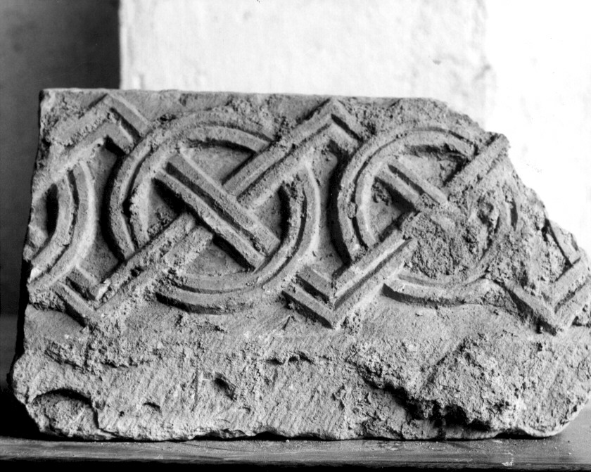 decorazione plastica, frammento - bottega Italia meridionale (sec. XI)