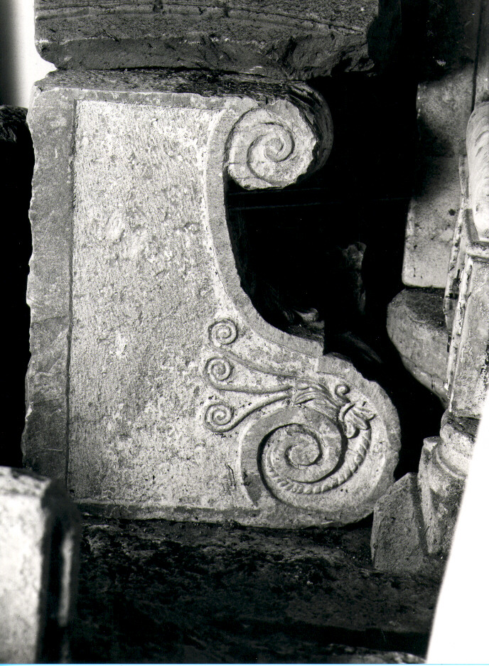 decorazione plastica - bottega Italia meridionale (sec. XVI)