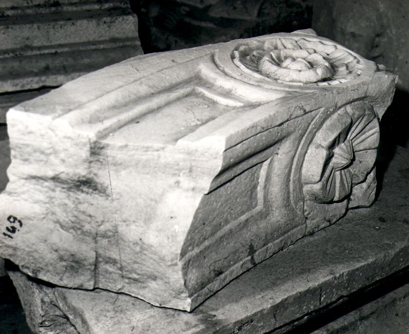 archivolto, frammento - bottega Italia meridionale (sec. XVI)