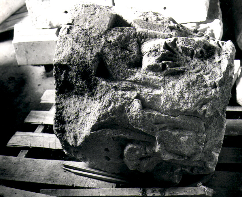 capitello, frammento - bottega Italia meridionale (sec. XII)