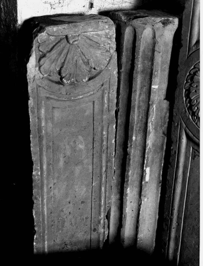 stipite, frammento - bottega Italia meridionale (sec. XVI)