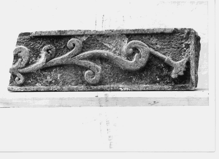 stipite, frammento - bottega Italia meridionale (sec. XVI)