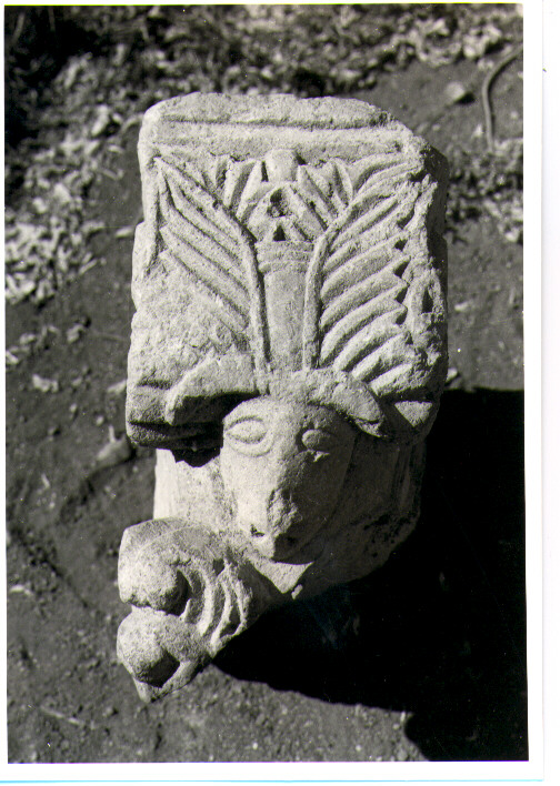 capitello, frammento - bottega Italia meridionale (sec. XII)