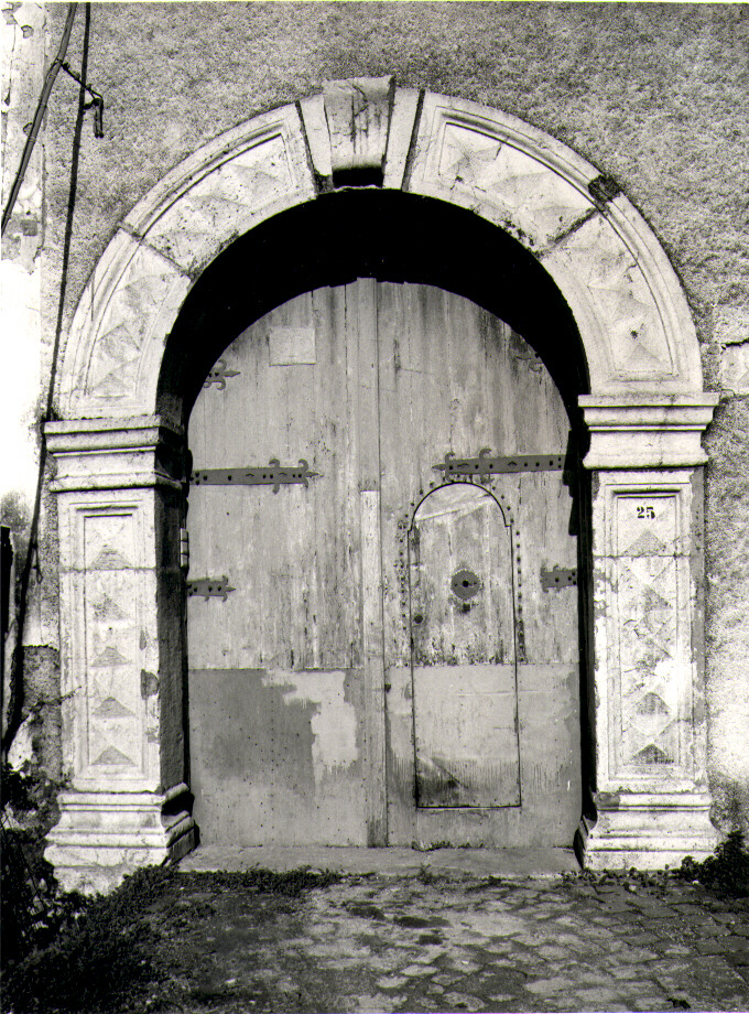 portale - bottega Italia meridionale (fine/inizio secc. XVII/ XVIII)