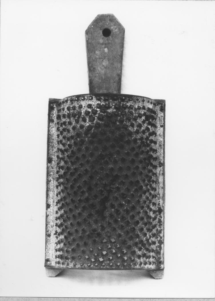 grattugia - bottega Italia meridionale (sec. XX)