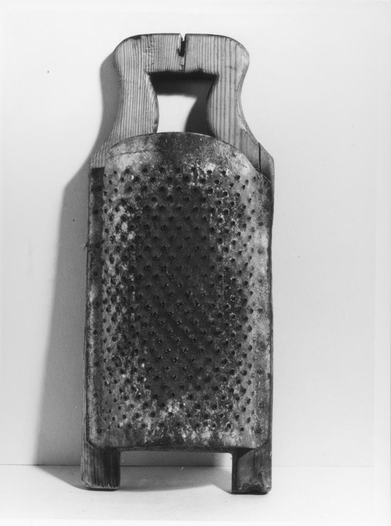 grattugia - bottega Italia meridionale (sec. XX)