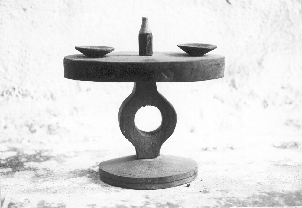 tavolo in miniatura, Casa contadina di Vincenzo Miraglia (Agricoltore salariato, pensionato) (1974 post)