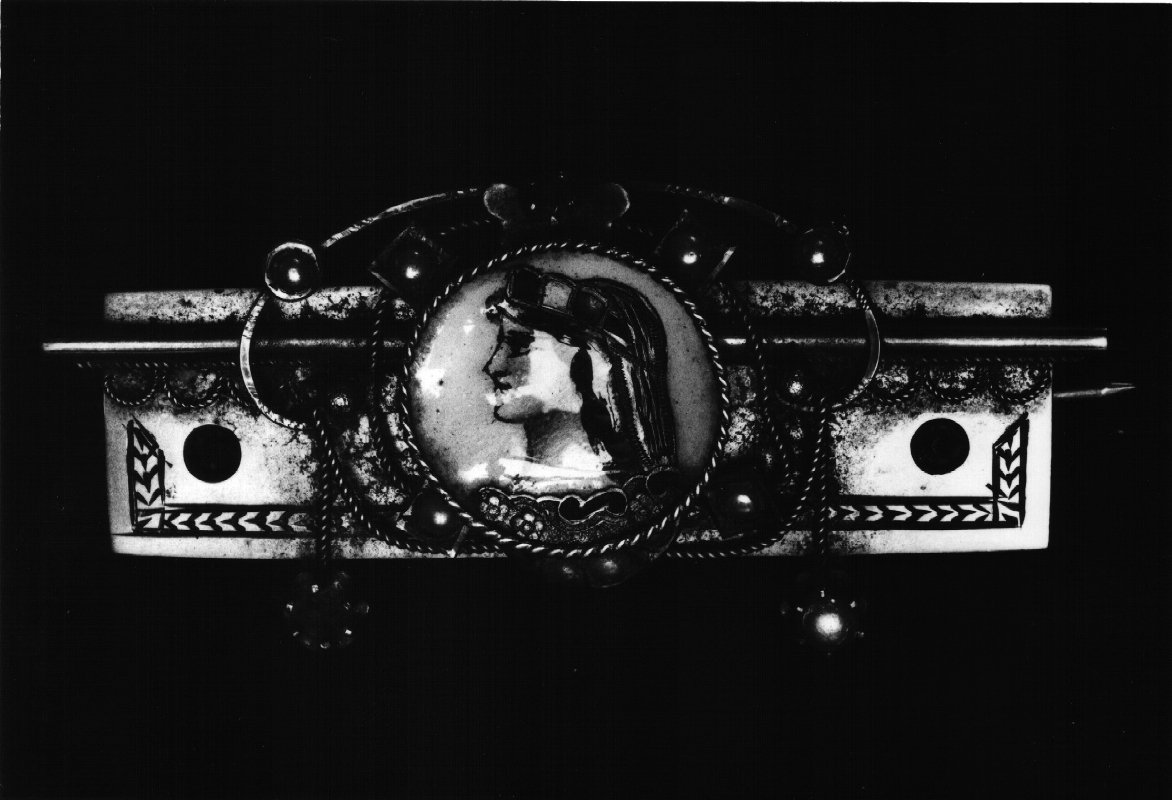 spilla, oggetti personali - Ambito meridionale (sec. XX secondo quarto)