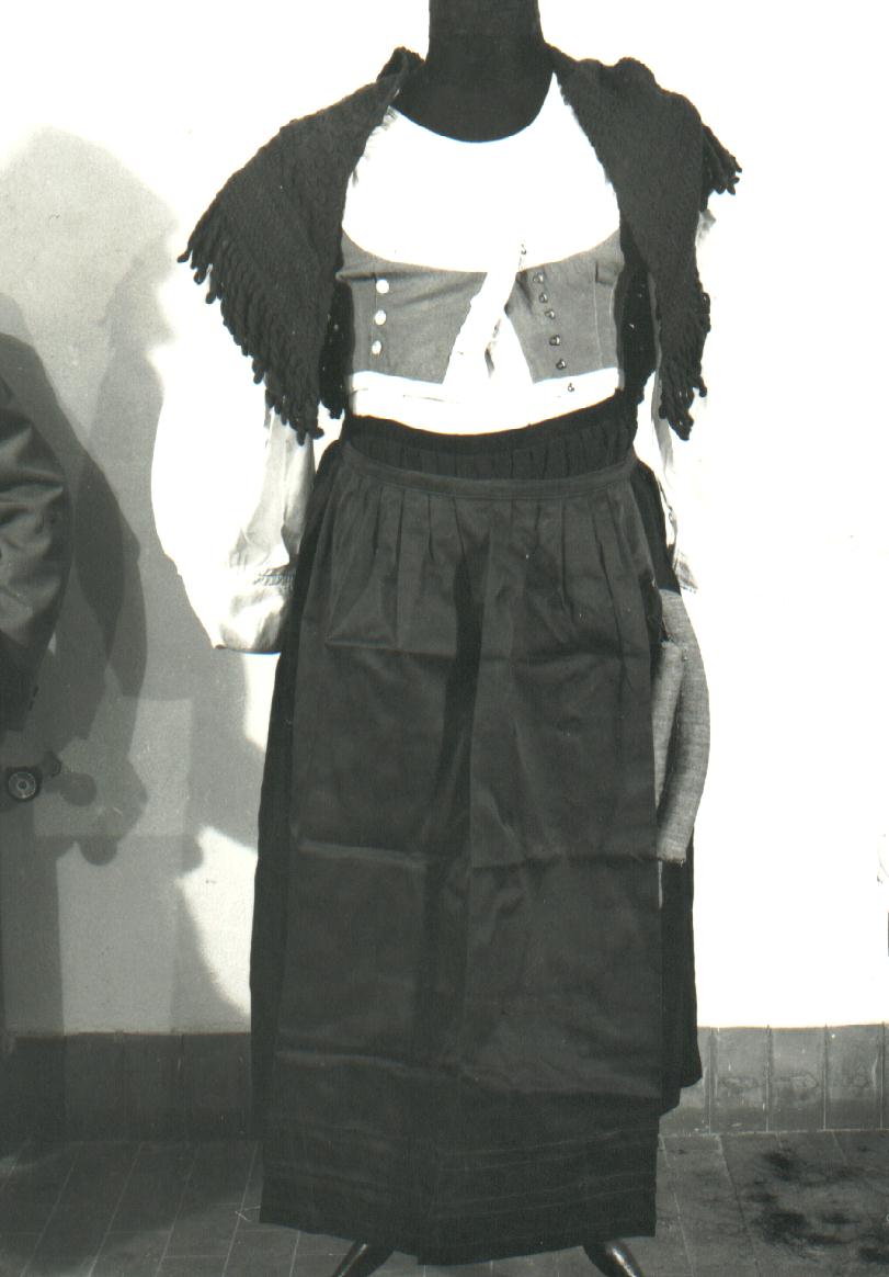 abito - manifattura locale (1915 ante)