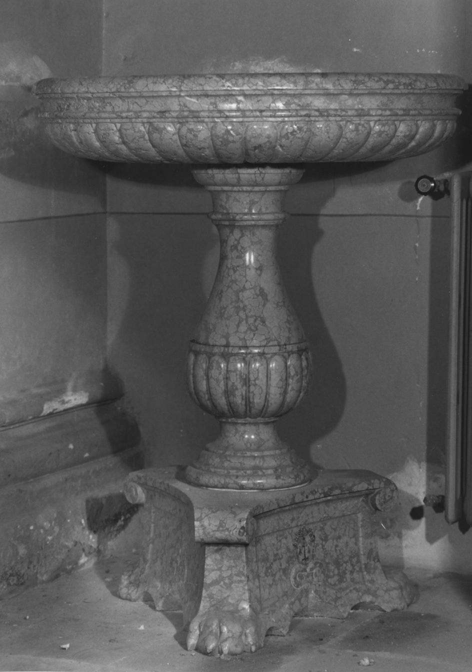 acquasantiera - a fusto - bottega Italia meridionale (primo quarto sec. XVII)