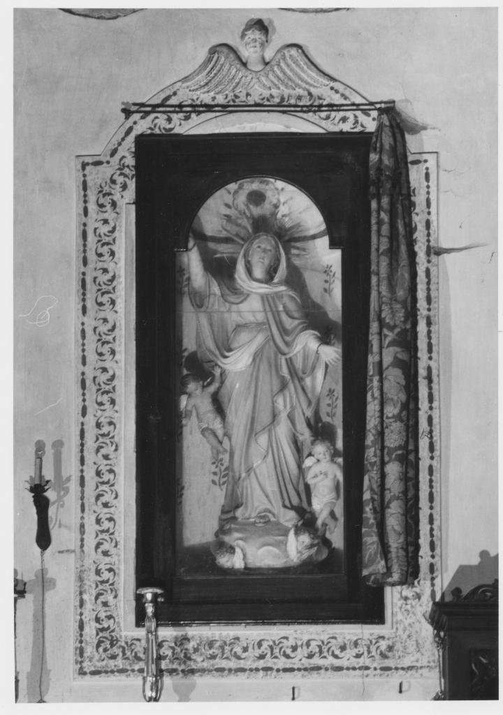 Madonna Immacolata e due angeli (statua) - bottega Italia meridionale (sec. XX)