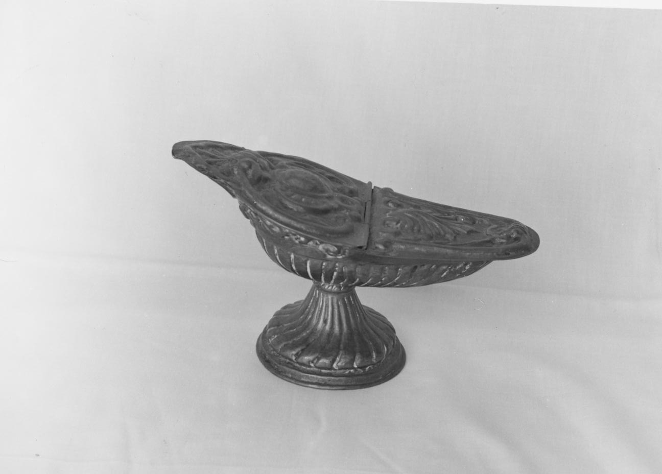 navicella portaincenso - a lucerna - bottega lucana (seconda metà sec. XIX)