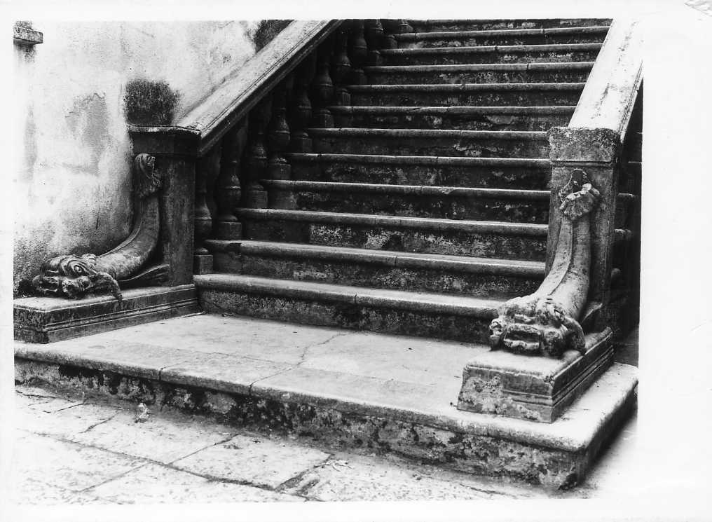 scalinata - bottega Italia meridionale (sec. XIX)