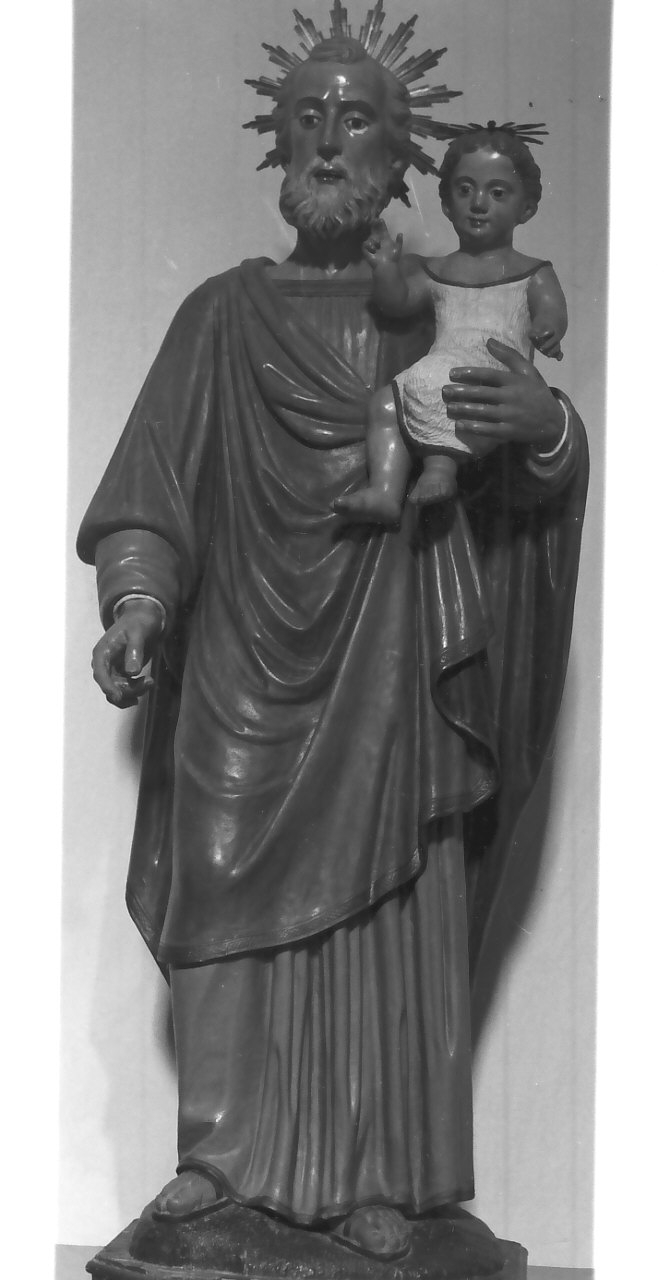 San Giuseppe e Gesù Bambino (statua, opera isolata) di Mustari Sebastiano (sec. XX)